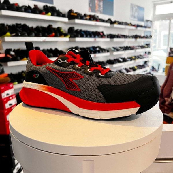 PUMA - REEBOK - W SUPER CENACH SPRAWDZ!!! - SKLEPY STACJONARNE: HAGA, ROTTERDAM,WAALWIJK
