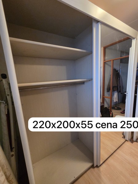 Szafa biała z lustrem
