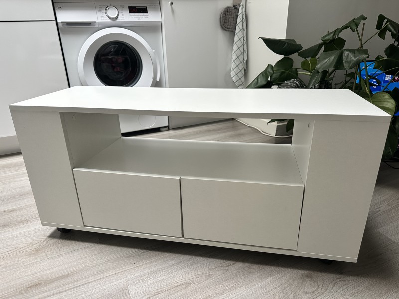Sprzedam białą szafkę pod TV