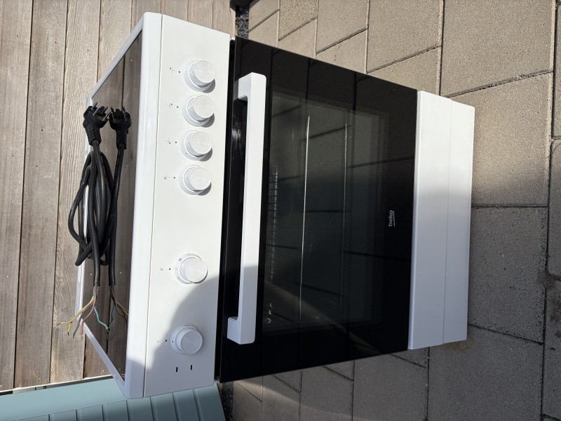Kuchenka elektryczna wolnostojaca Beko