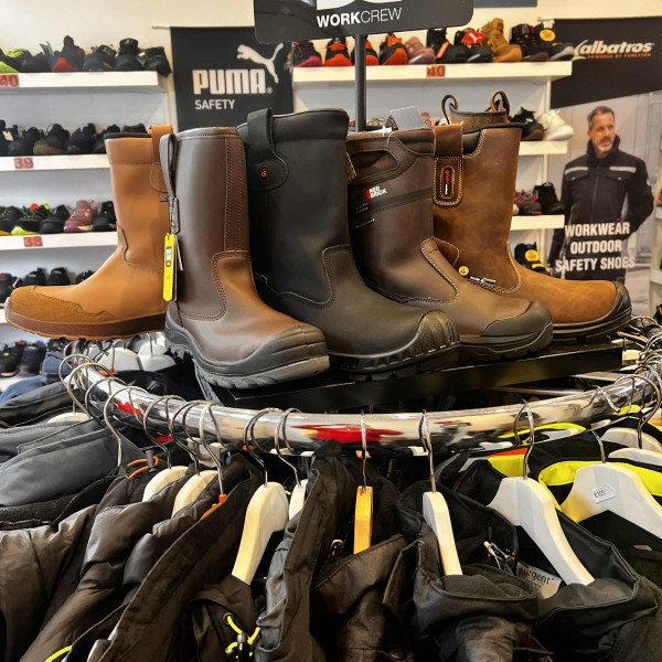 PUMA - REEBOK - W SUPER CENACH SPRAWDZ!!! - SKLEPY STACJONARNE: HAGA, ROTTERDAM,WAALWIJK