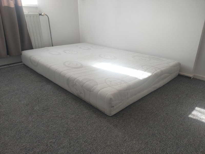 Witam posiadam na sprzedaż Materac o Wymiarach 140 / 200