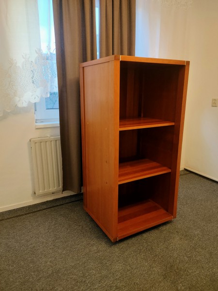 Witam Posiadam na sprzedam Regał